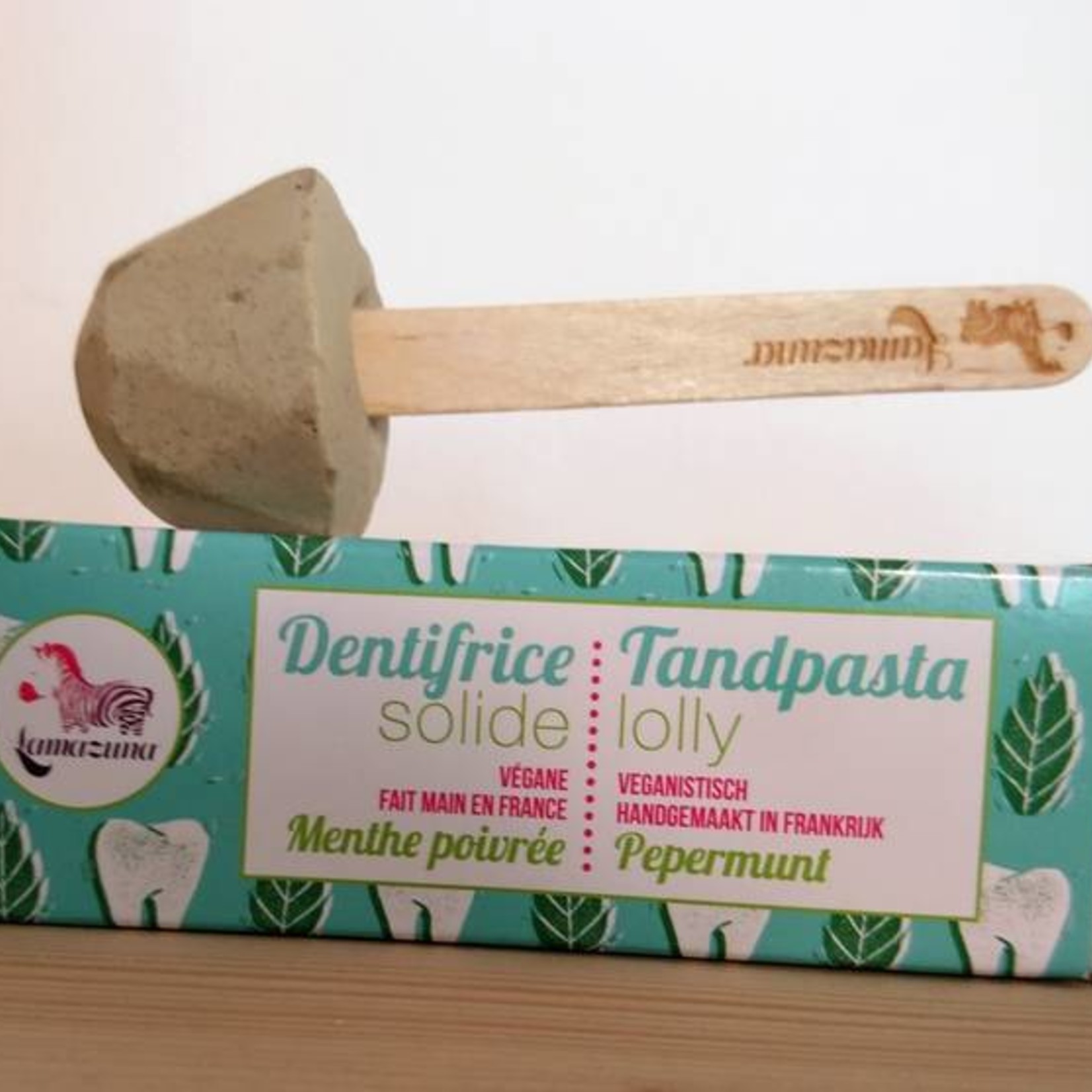 Tandpasta op een stokje